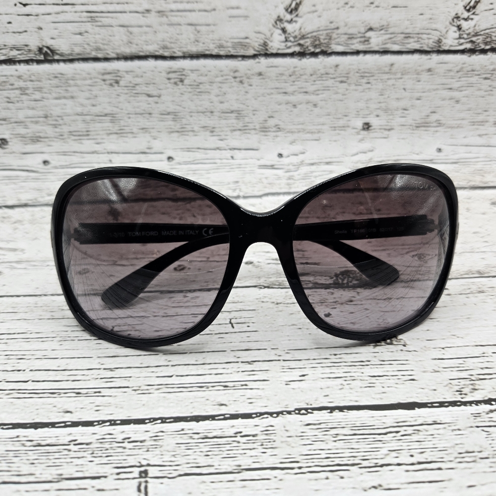 Tom Ford Sheila Women's Sunglasses Black frame Gray gradient lens case